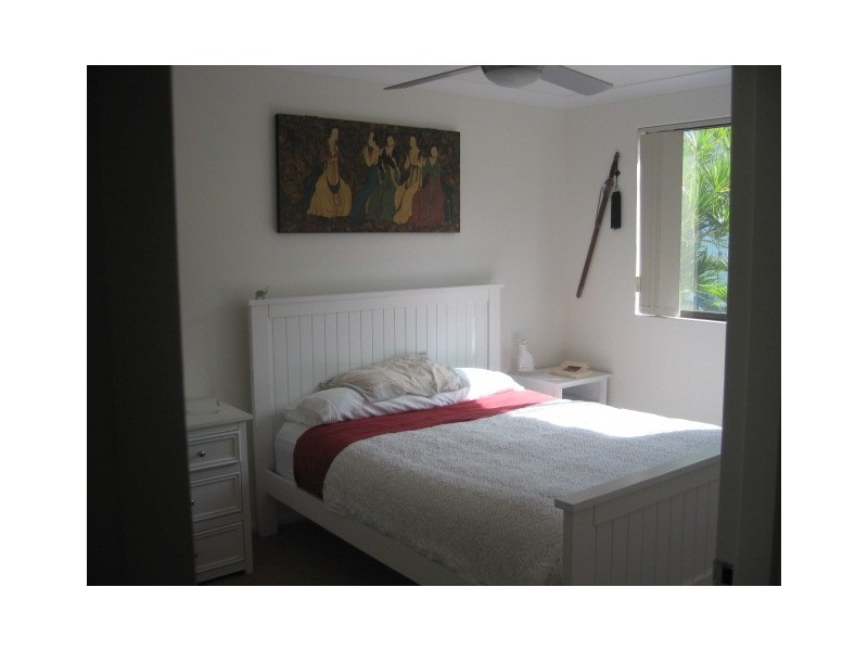 Unit 1/3 New Street, Urangan QLD 4655