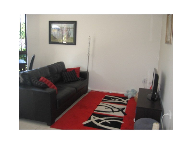 Unit 1/3 New Street, Urangan QLD 4655