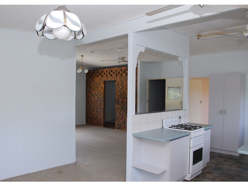 26 Brighton St, Point Vernon QLD 4655