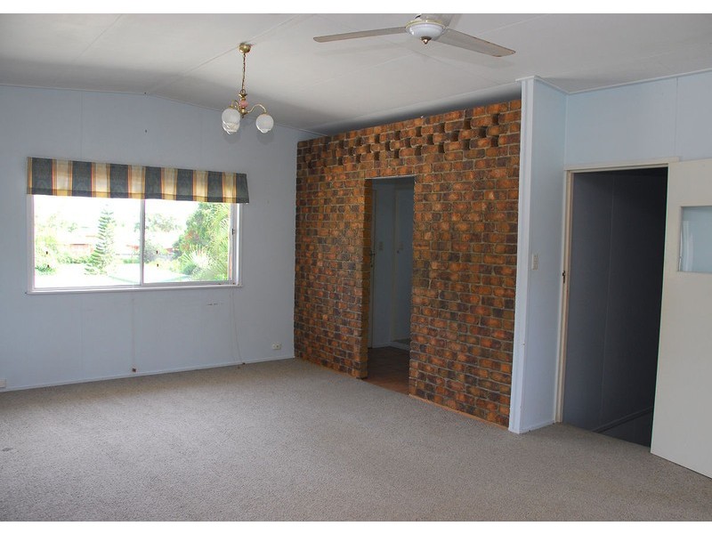 26 Brighton St, Point Vernon QLD 4655