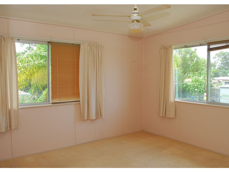 26 Brighton St, Point Vernon QLD 4655