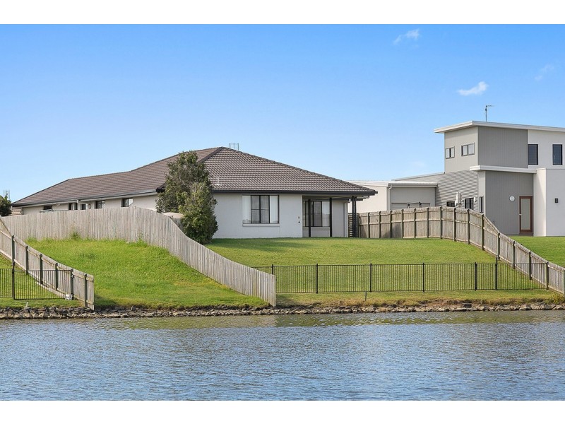 13 Bounty Circuit, Eli Waters QLD 4655