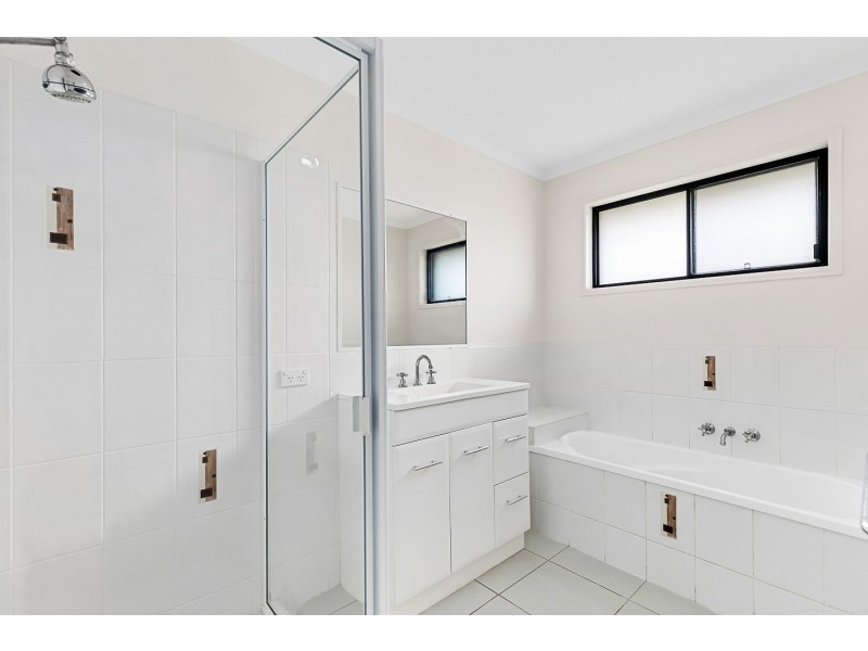 13 Bounty Circuit, Eli Waters QLD 4655