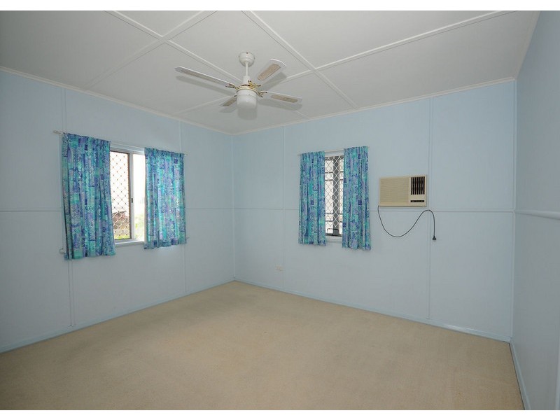 34 Edward Street, Urangan QLD 4655