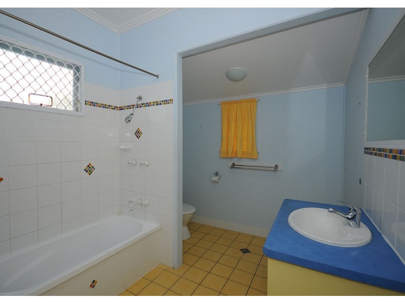 34 Edward Street, Urangan QLD 4655