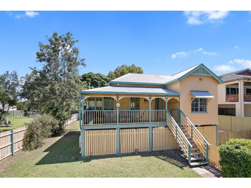 544 Esplanade, Urangan QLD 4655