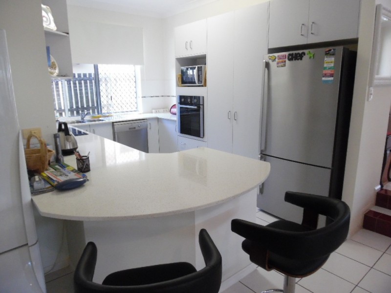 5 Gatakers Lane, Point Vernon QLD 4655