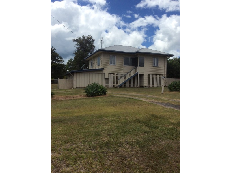 8 Honiton Street, Torquay QLD 4655
