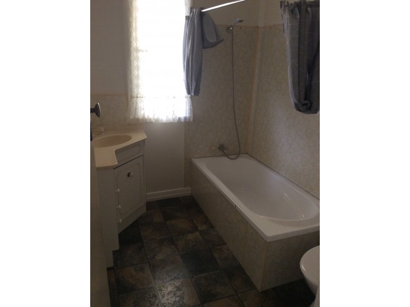 8 Honiton Street, Torquay QLD 4655