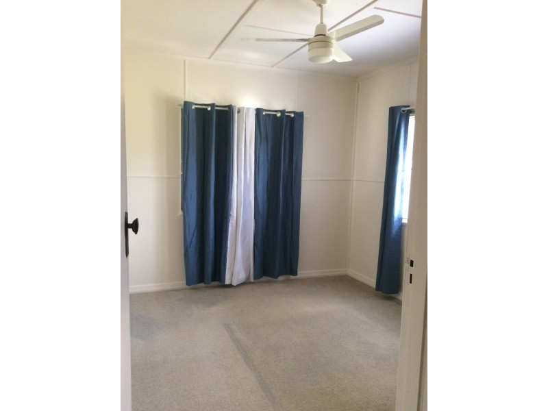 8 Honiton Street, Torquay QLD 4655