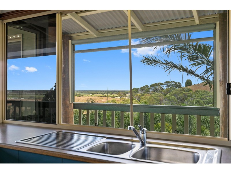 15 Awinya Court, Urraween QLD 4655