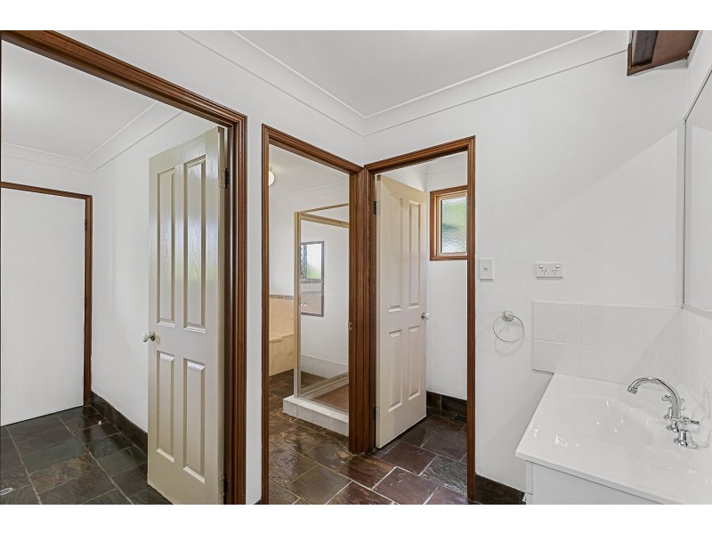 15 Awinya Court, Urraween QLD 4655