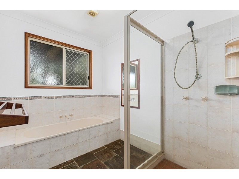 15 Awinya Court, Urraween QLD 4655