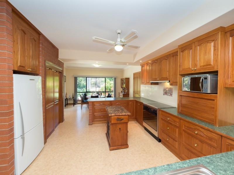 2 Koro Court, Dundowran Beach QLD 4655