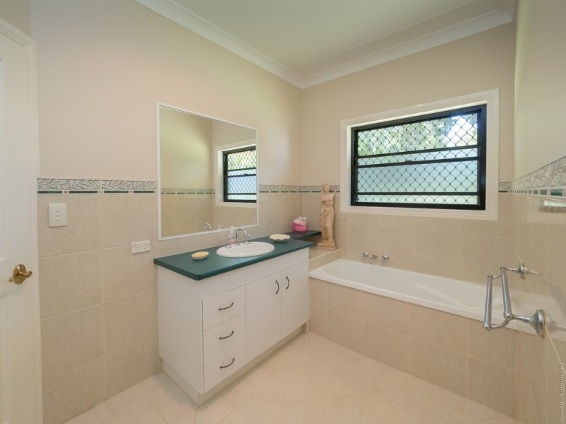 2 Koro Court, Dundowran Beach QLD 4655