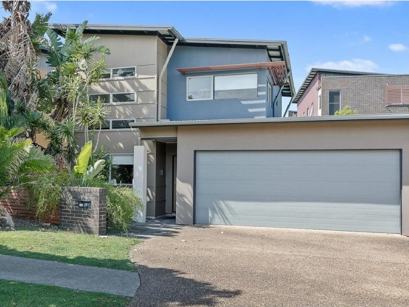 11/80 Moolyyir Street, Urangan QLD 4655