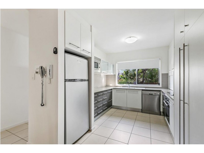 11/80 Moolyyir Street, Urangan QLD 4655