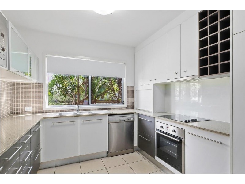 11/80 Moolyyir Street, Urangan QLD 4655