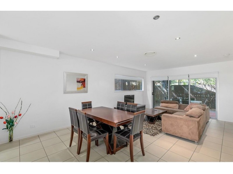 11/80 Moolyyir Street, Urangan QLD 4655