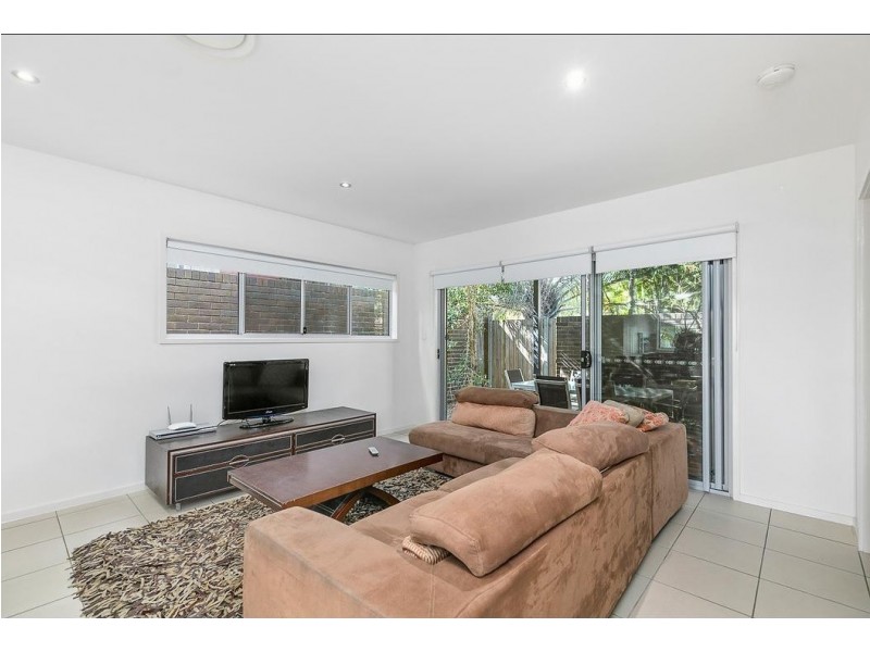 11/80 Moolyyir Street, Urangan QLD 4655