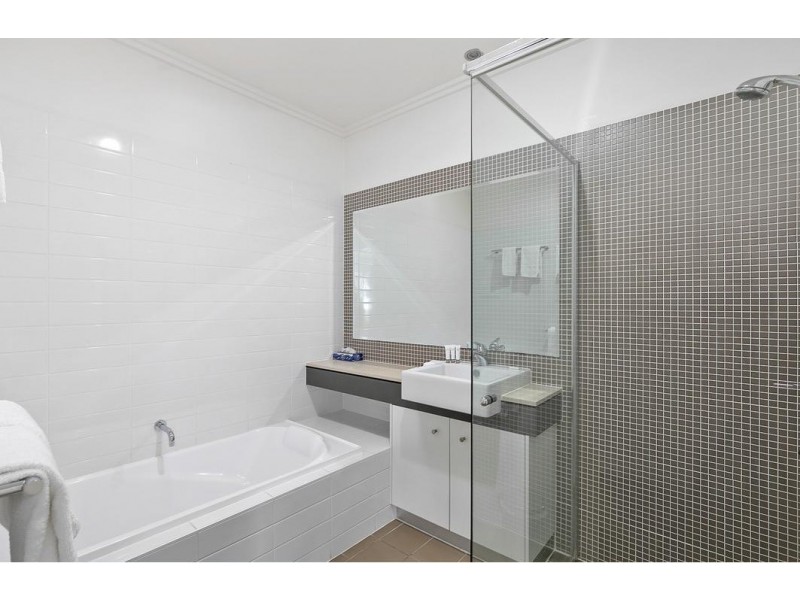 11/80 Moolyyir Street, Urangan QLD 4655