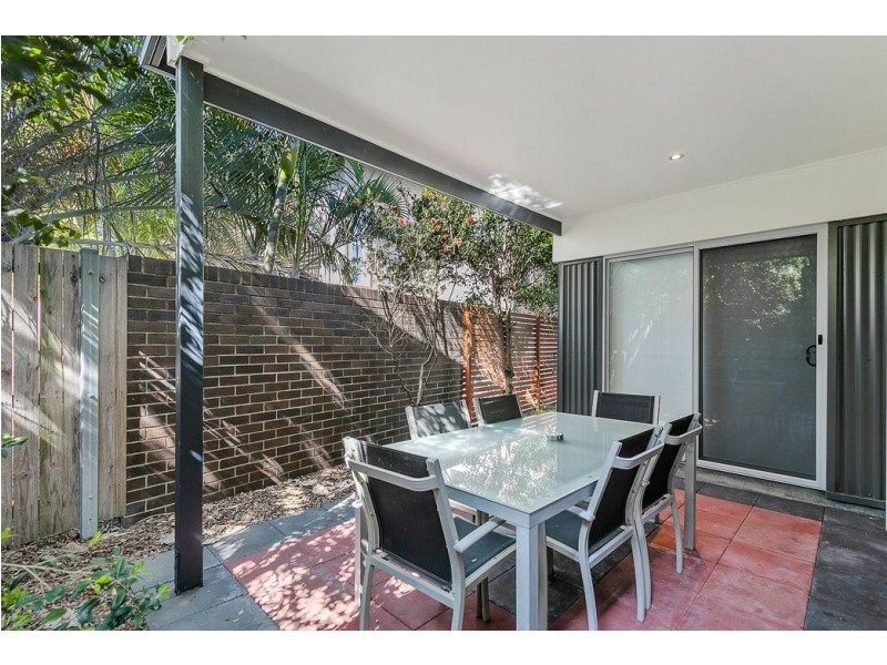 11/80 Moolyyir Street, Urangan QLD 4655