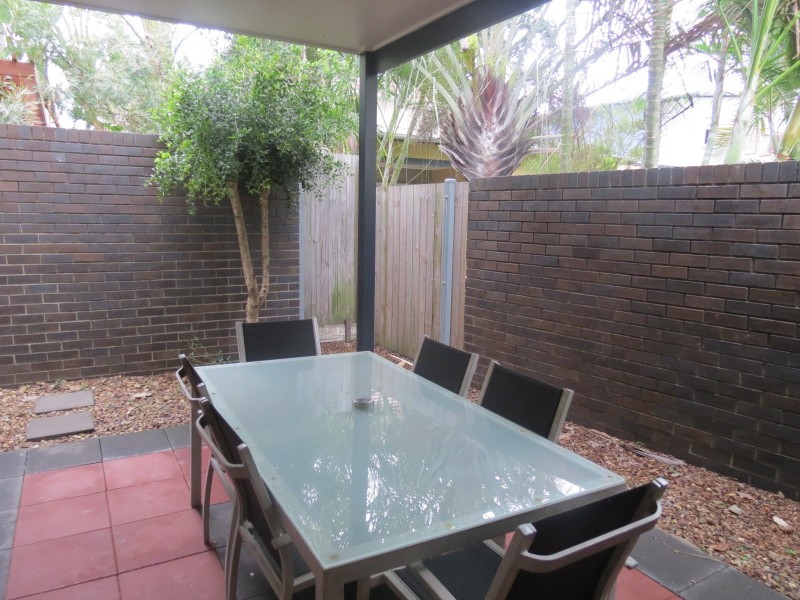 11/80 Moolyyir Street, Urangan QLD 4655