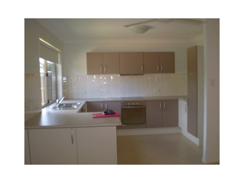 2/41 Watson Street, Pialba QLD 4655