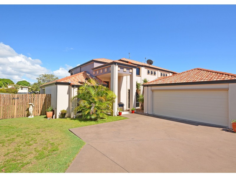 1/2 Barnstaple Street, Torquay QLD 4655