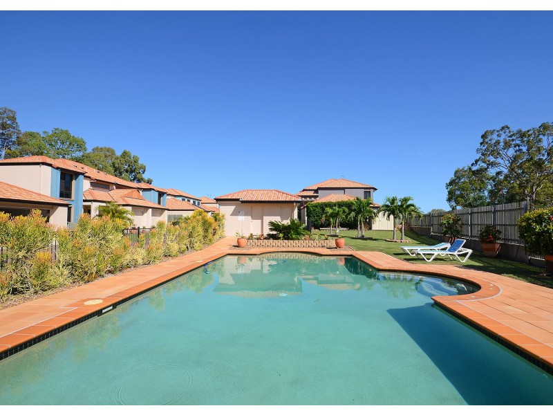 1/2 Barnstaple Street, Torquay QLD 4655