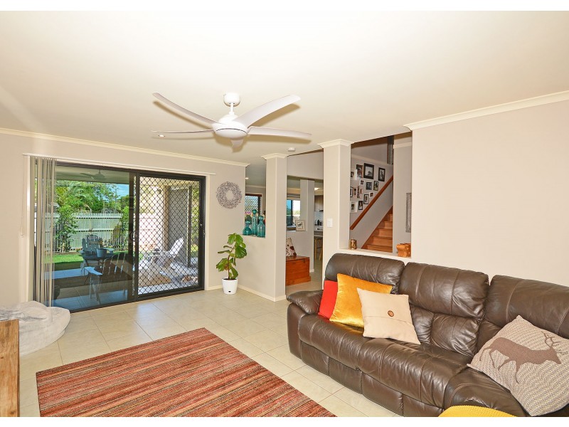 1/2 Barnstaple Street, Torquay QLD 4655