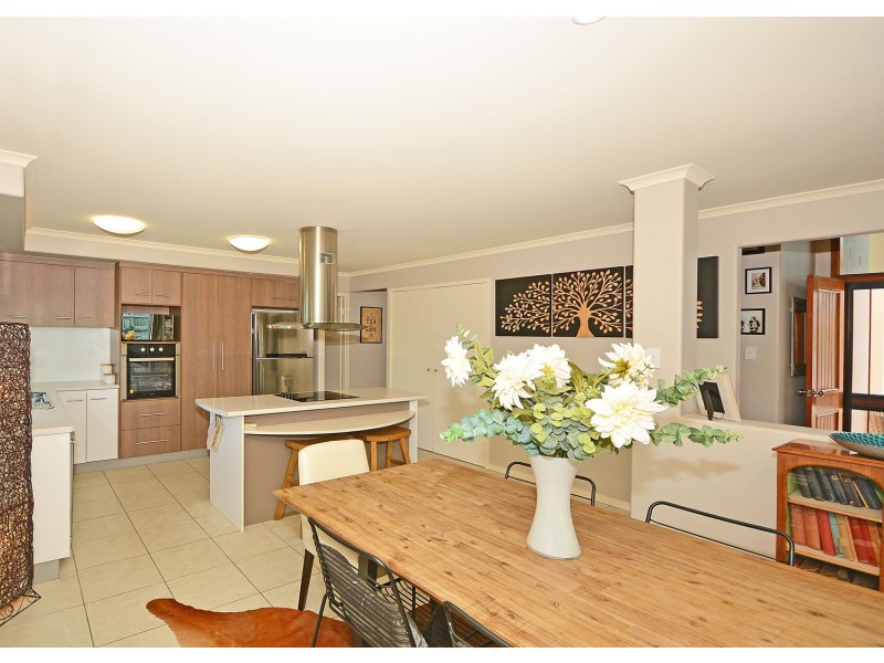 1/2 Barnstaple Street, Torquay QLD 4655