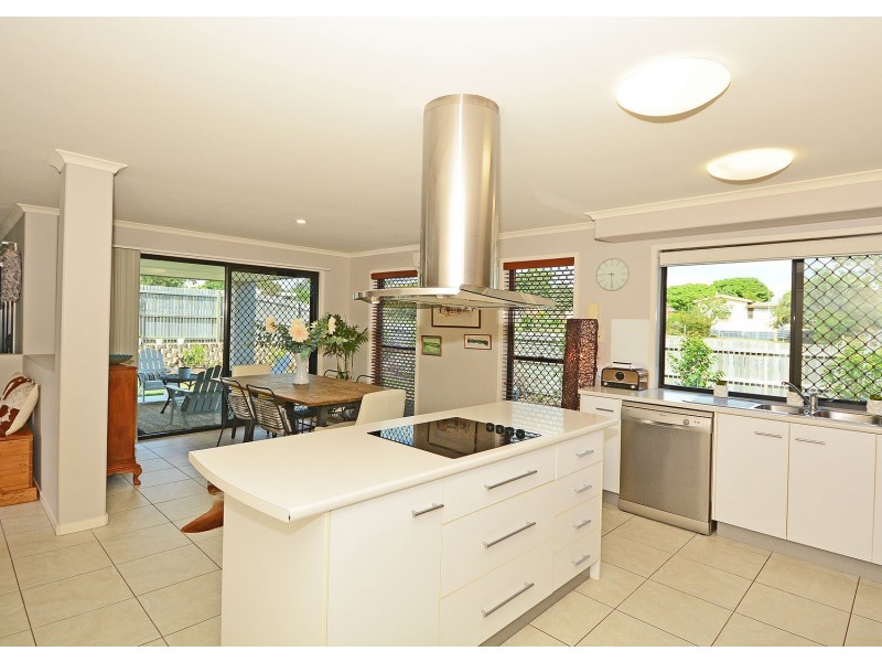 1/2 Barnstaple Street, Torquay QLD 4655