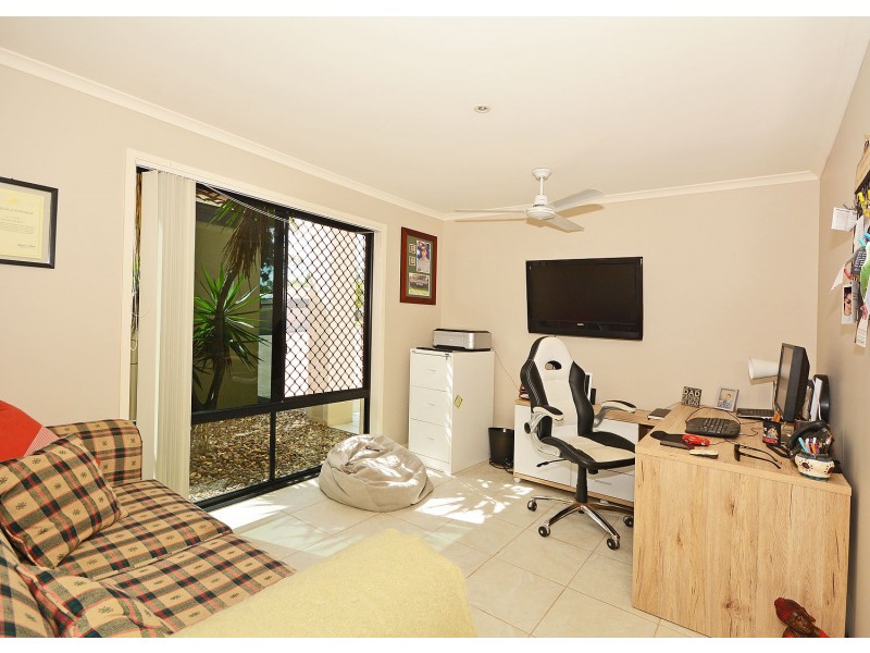 1/2 Barnstaple Street, Torquay QLD 4655