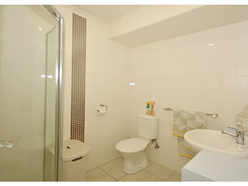 1/2 Barnstaple Street, Torquay QLD 4655