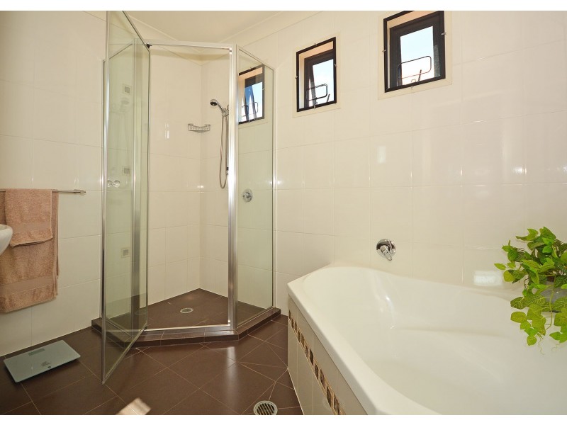 1/2 Barnstaple Street, Torquay QLD 4655