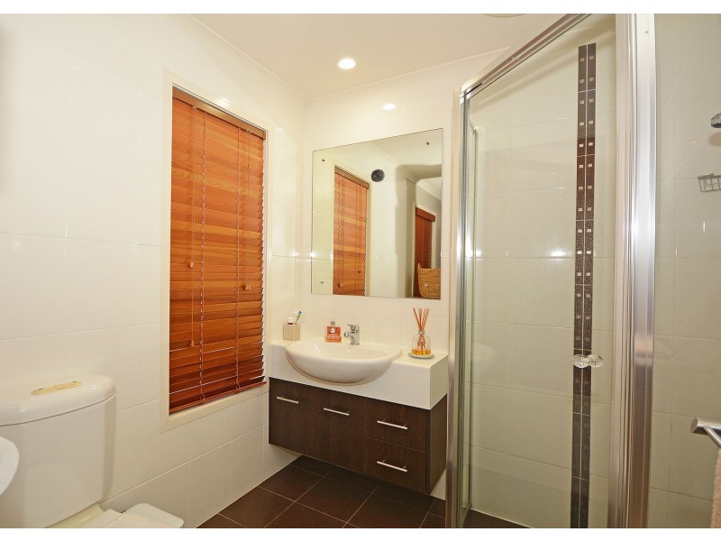 1/2 Barnstaple Street, Torquay QLD 4655