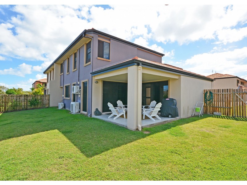 1/2 Barnstaple Street, Torquay QLD 4655
