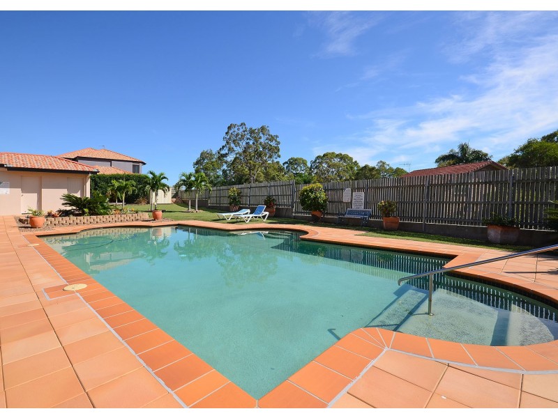 1/2 Barnstaple Street, Torquay QLD 4655