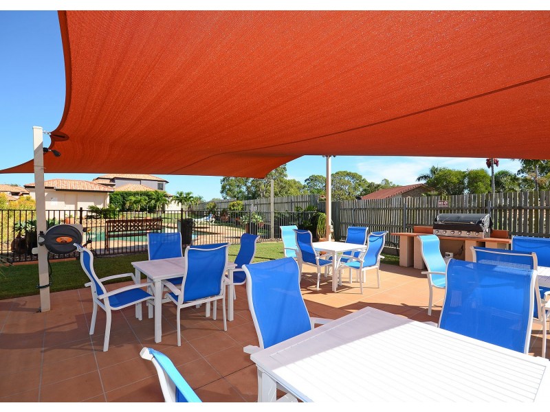 1/2 Barnstaple Street, Torquay QLD 4655