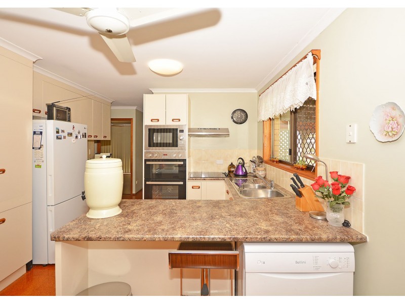 733 Boat Harbour Drive, Urangan QLD 4655