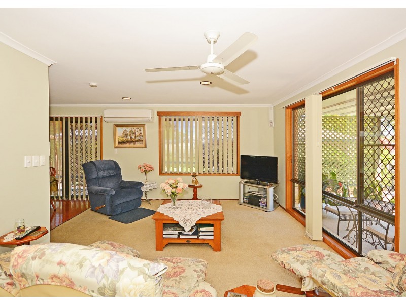 733 Boat Harbour Drive, Urangan QLD 4655