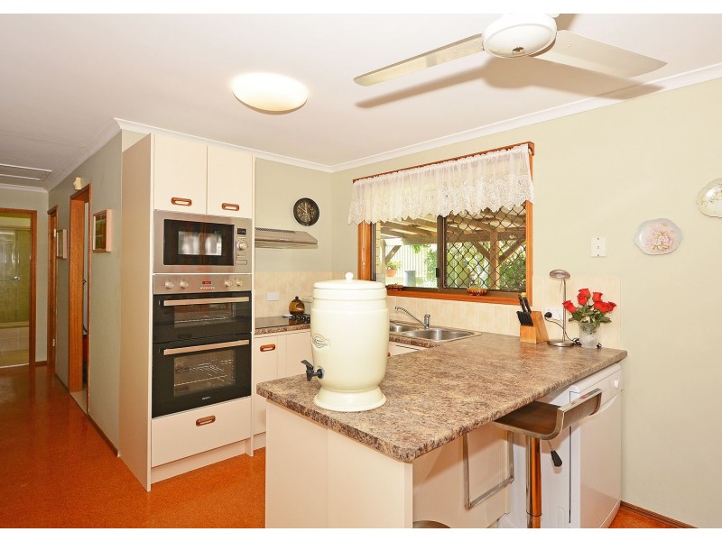 733 Boat Harbour Drive, Urangan QLD 4655