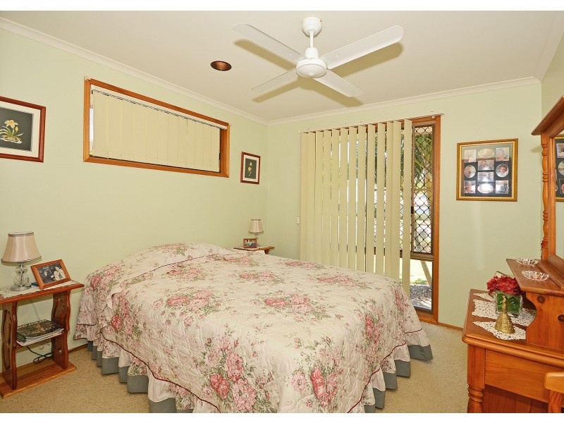 733 Boat Harbour Drive, Urangan QLD 4655