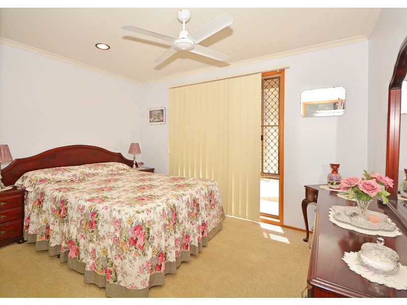 733 Boat Harbour Drive, Urangan QLD 4655