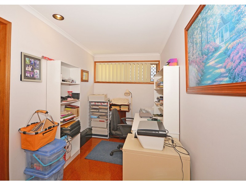 733 Boat Harbour Drive, Urangan QLD 4655