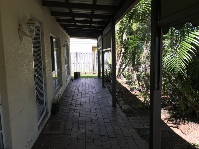 102 Elizabeth Street, Urangan QLD 4655