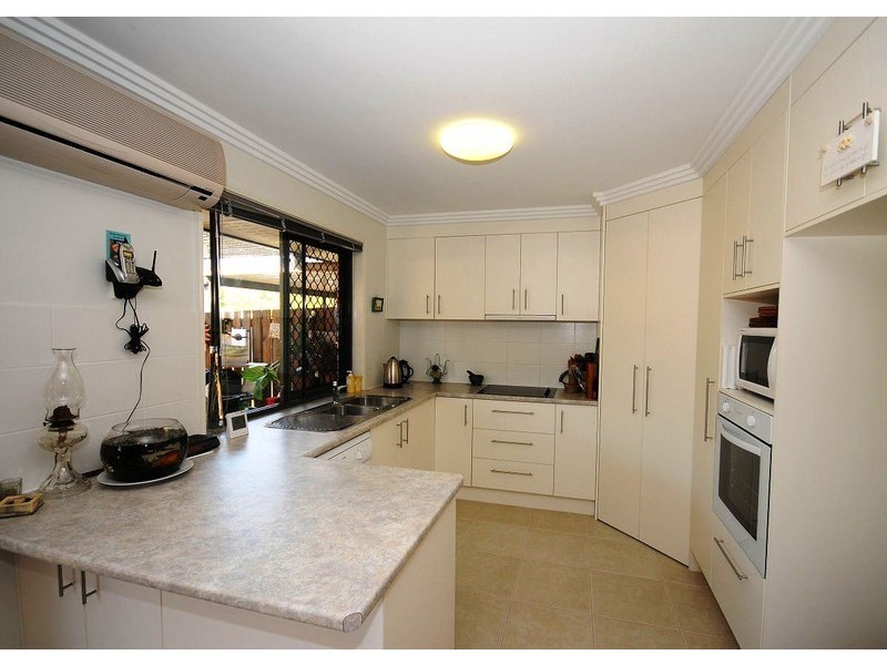 Unit 1/24  Glengarry Court, Kawungan QLD 4655