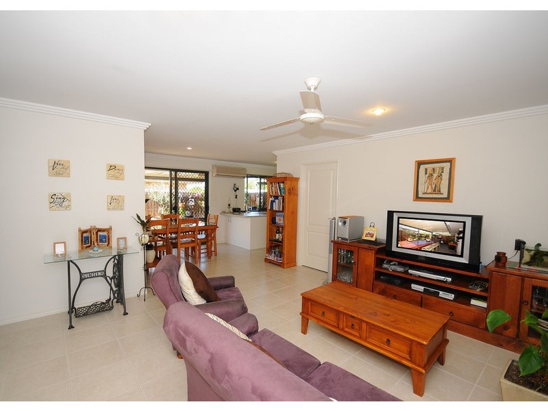 Unit 1/24  Glengarry Court, Kawungan QLD 4655