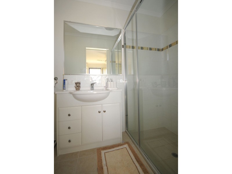 Unit 1/24  Glengarry Court, Kawungan QLD 4655